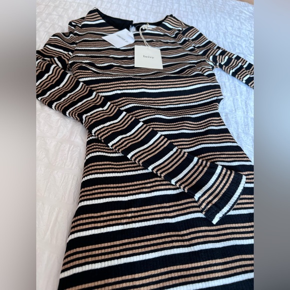 Forever 21 Beivy Striped Long Sleeved Dress Size M BNWT - Picture 3 of 7